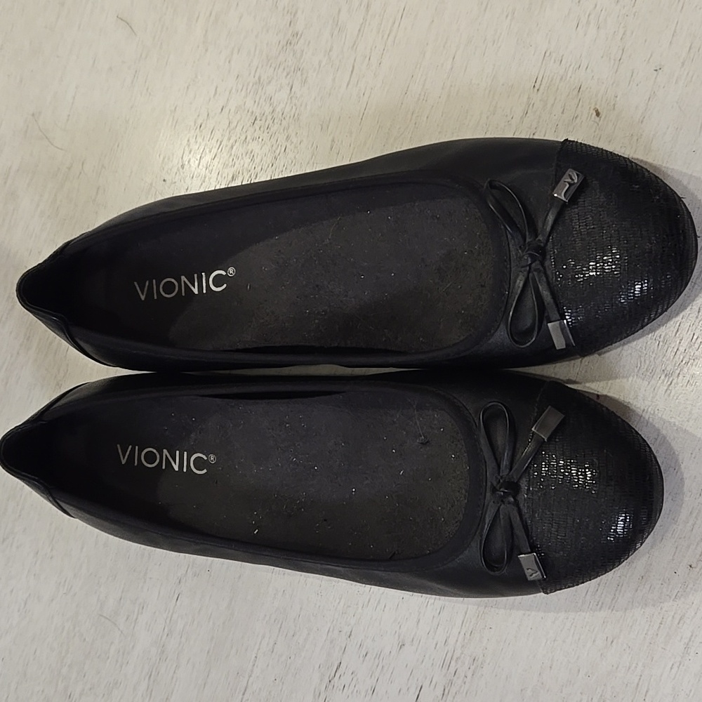 Vionic Black Women's Ballet Flats with Textured Toe and Bow
